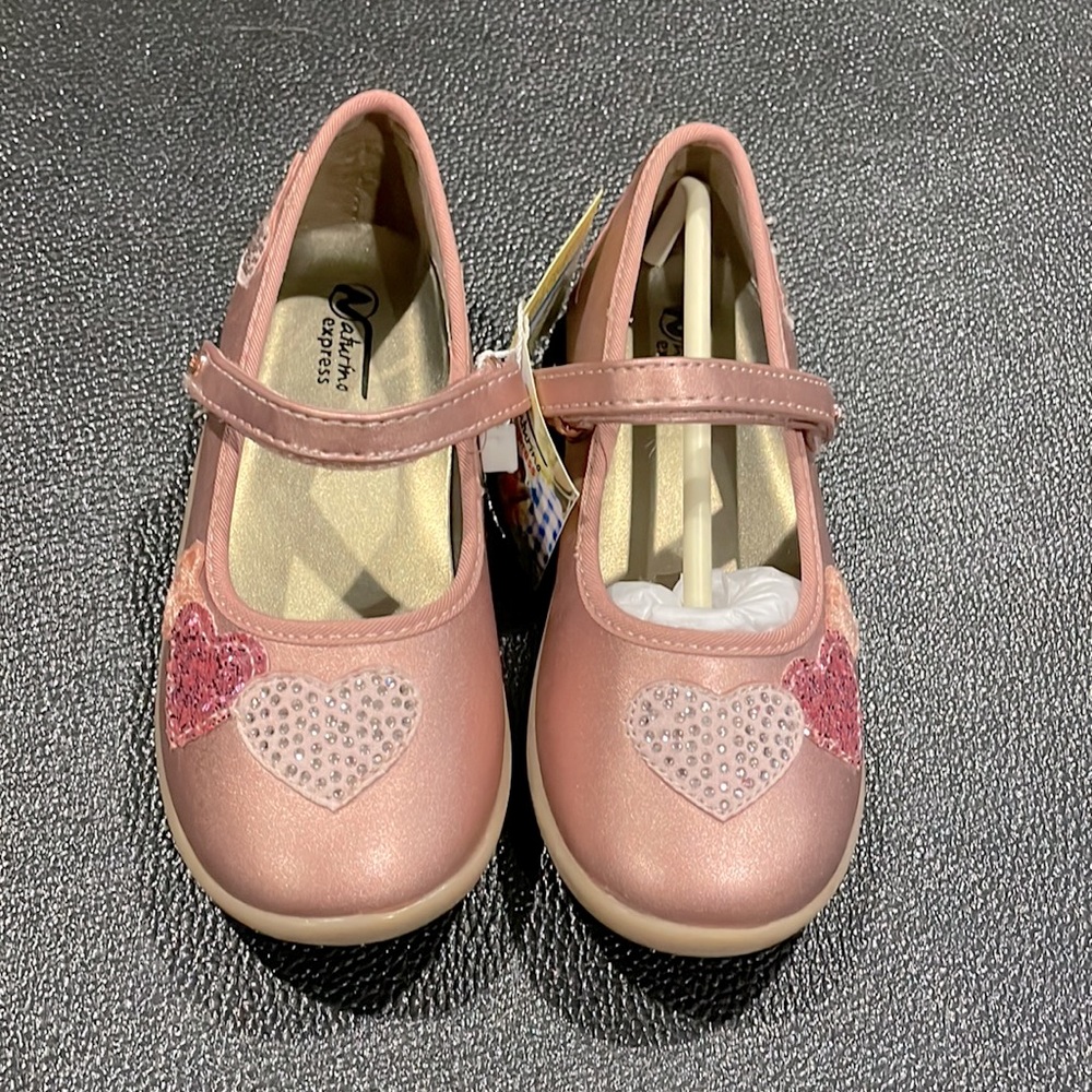 NWT Blush Pink Heart Shoes 💗 Toddler 10 💗 Perfect for your lil Valentine! 💕